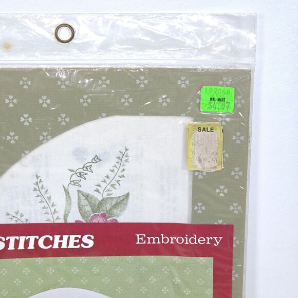 LynnCraft Mats N Stitches Embroidery Kit 50-604 Stenciled Basket Floral 12x9 USA - Picture 3 of 7